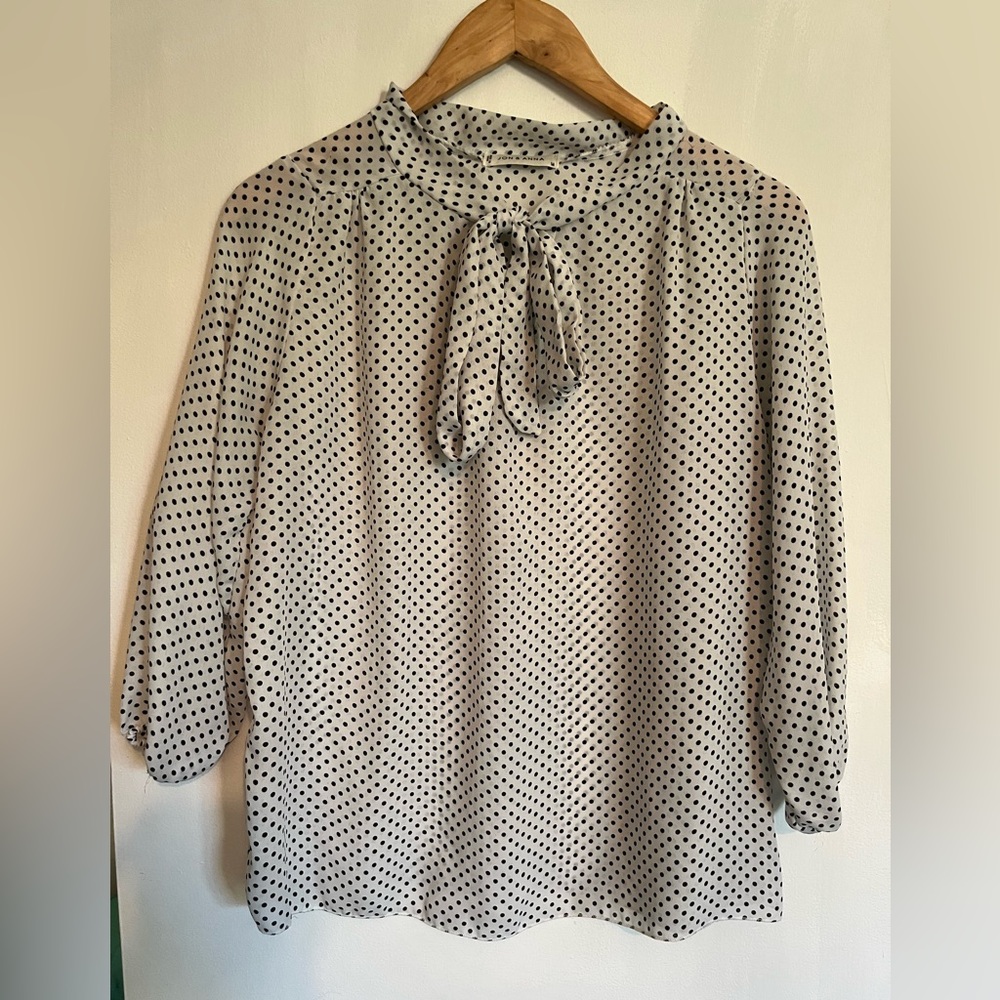 White & black polka dot neck tie blouse M